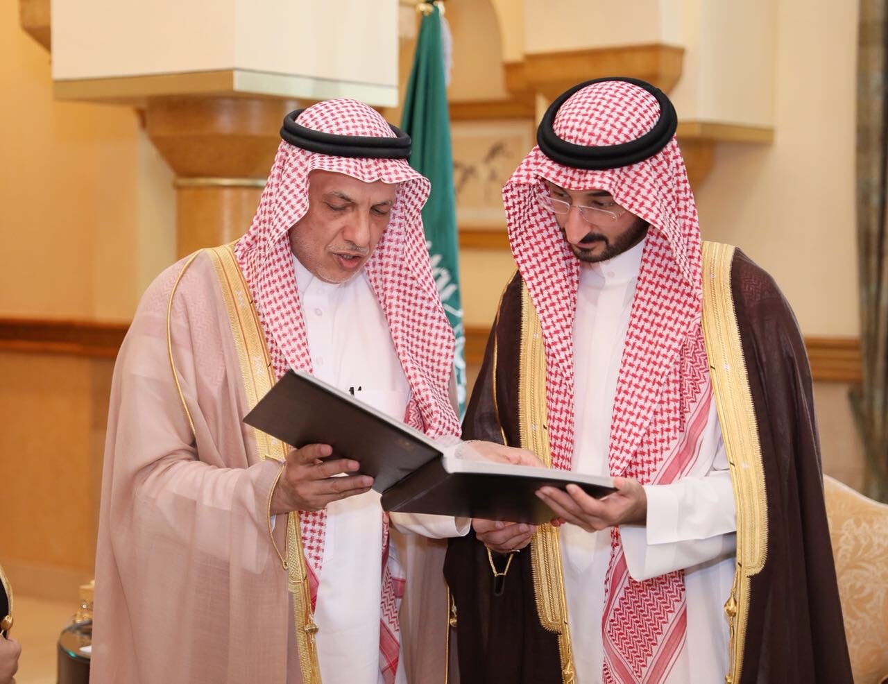 نائب أمير مكة ‫عبدالله بن بندر ‏يلتقي رئيس مؤسسة البريد_السعودي